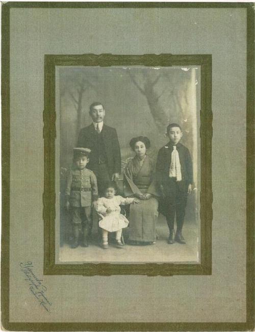 Figure 1 : Famille Ishikawa, Hanoi, circa 1915. Collection de la famille Ishikawa.
