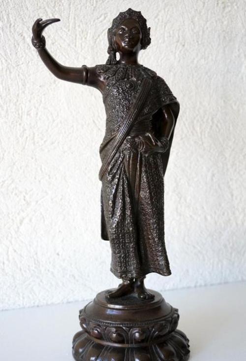 Figure 13 : Statue de danseuse