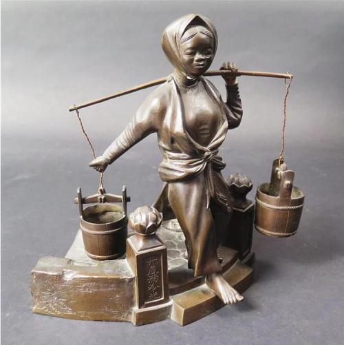 Figure 16 : Porteuse d'eau