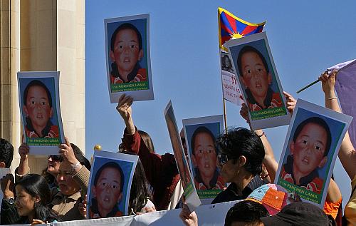 Manifestation tibétaine pour le Panchen-Lama, Paris, 25 avril 2007. Crédit : DR