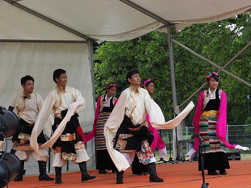 Danseurs tibétains du Kham, Festival culturel Tibet, Pagode de Vincennes, 2016. Crédit : DR