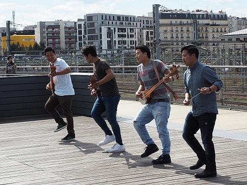 Répétition musique tibétaine, Jardin d'Éole, Paris, 2016. Crédit : DR